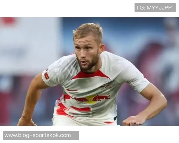 拜仁发布客战门兴海报乌尔比希与莱默尔共同亮相展现团队精神