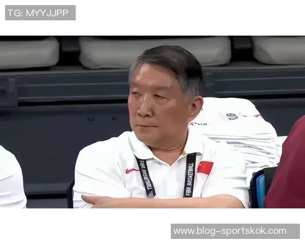 中国女篮主帅宫鲁鸣亲临现场指导观战WCBA四川对阵武汉常规赛 中国女篮主帅宫鲁鸣亲临现场指导观战WCBA四川对阵武汉常规赛